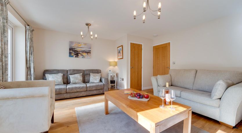 Photo of 3 Bed in Mumbles