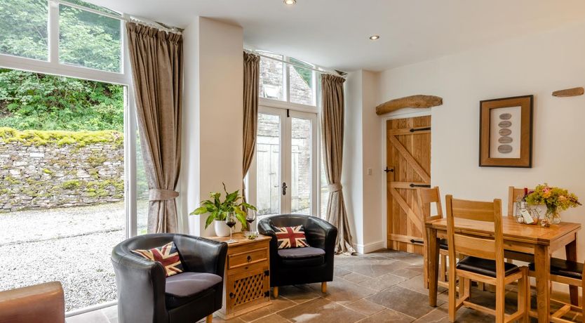 Photo of 2 Bed in High Peak