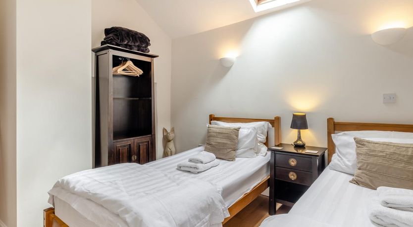Photo of 2 Bed in High Peak