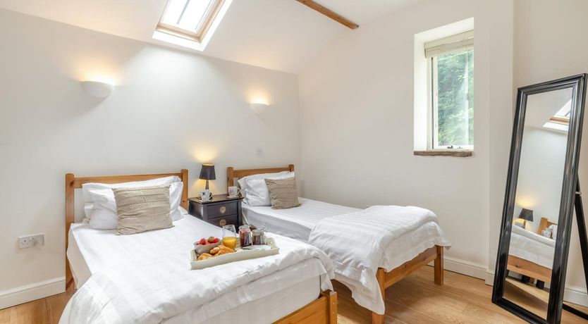 Photo of 2 Bed in High Peak