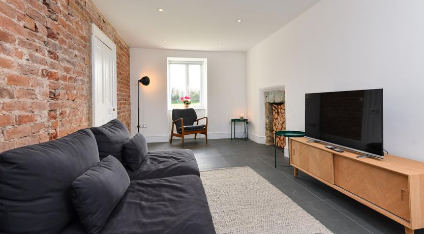 Photo of 3 Bed in Tudweiliog