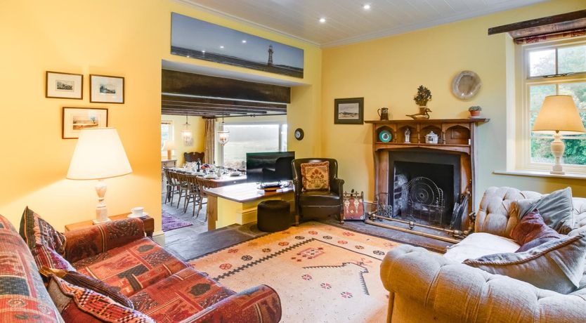 Photo of 5 Bed in Llanmadoc