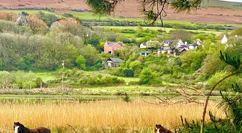 Photo of 5 Bed in Llanmadoc