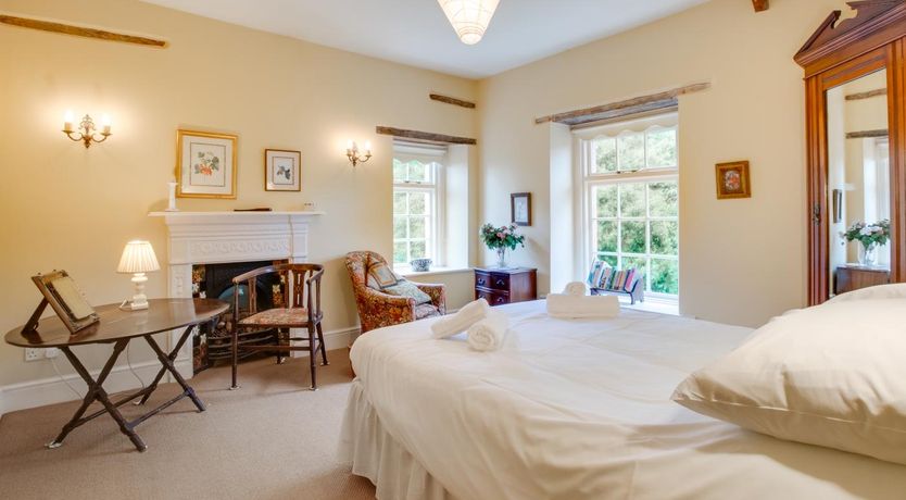 Photo of 5 Bed in Llanmadoc