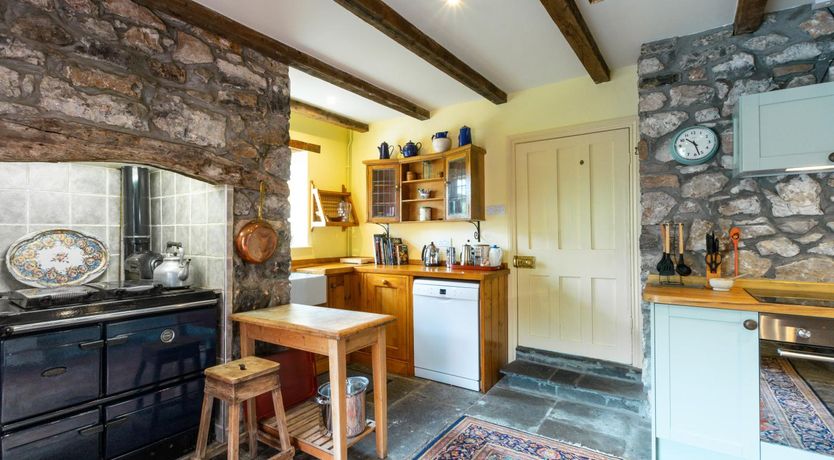 Photo of 5 Bed in Llanmadoc