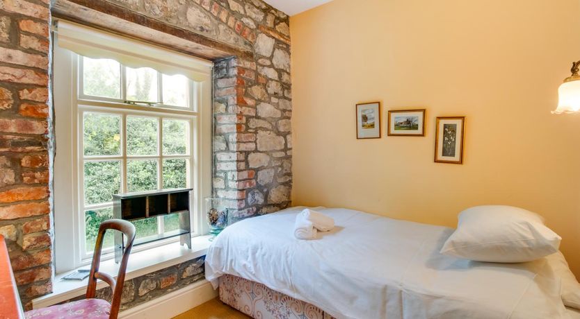 Photo of 5 Bed in Llanmadoc