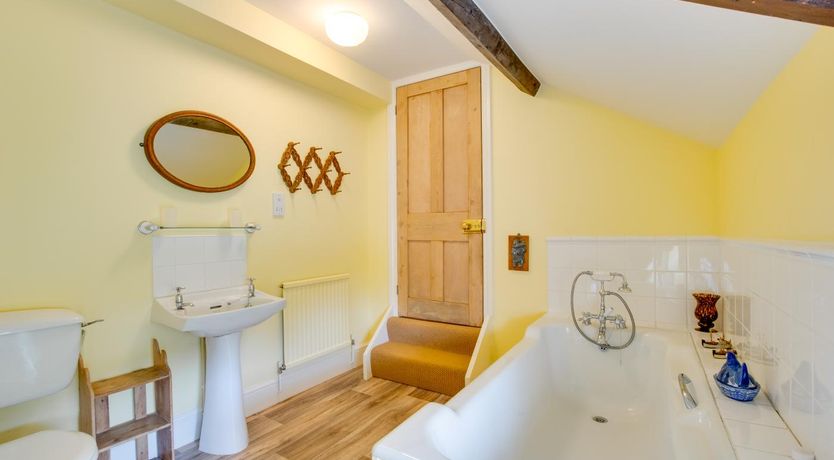 Photo of 5 Bed in Llanmadoc