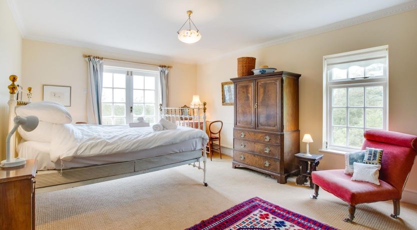 Photo of 5 Bed in Llanmadoc