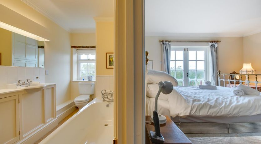 Photo of 5 Bed in Llanmadoc