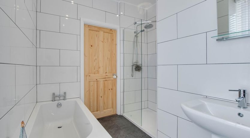 Photo of 4 Bed in Mumbles