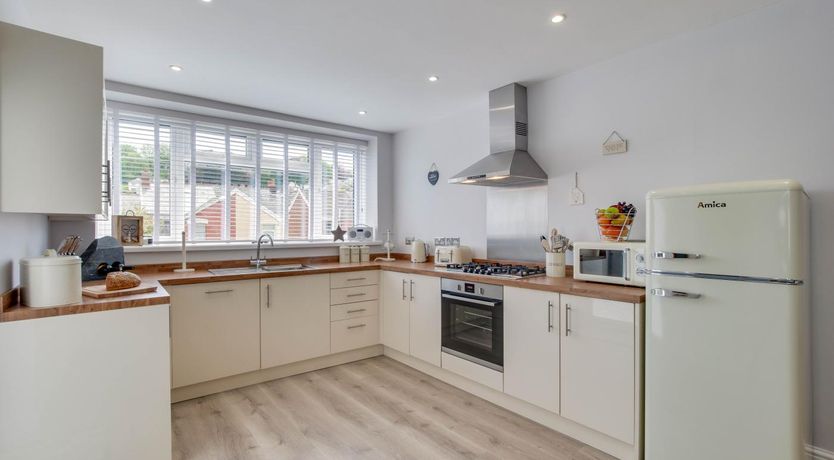 Photo of 4 Bed in Mumbles