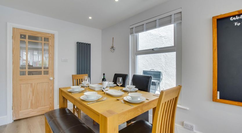 Photo of 4 Bed in Mumbles