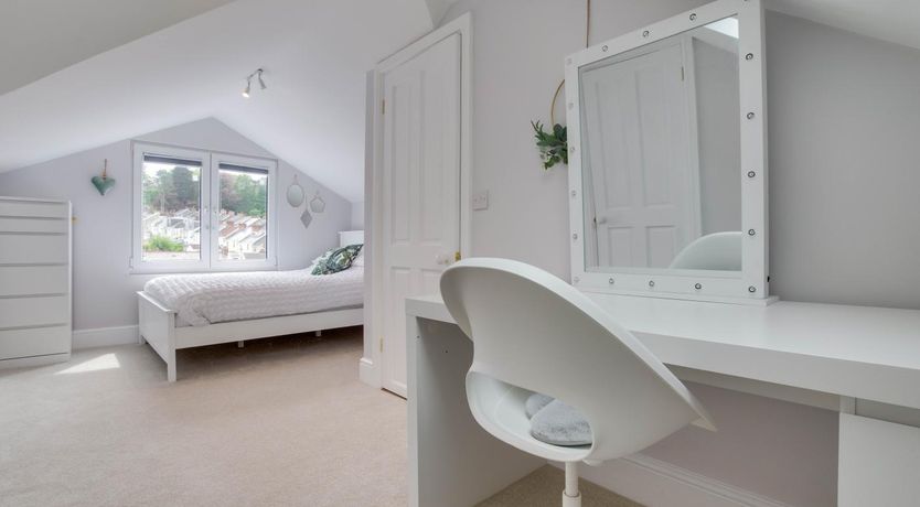 Photo of 4 Bed in Mumbles