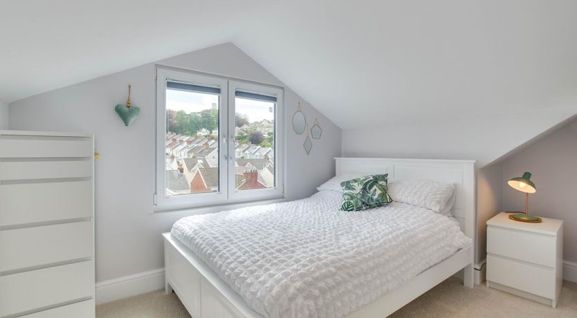 Photo of 4 Bed in Mumbles