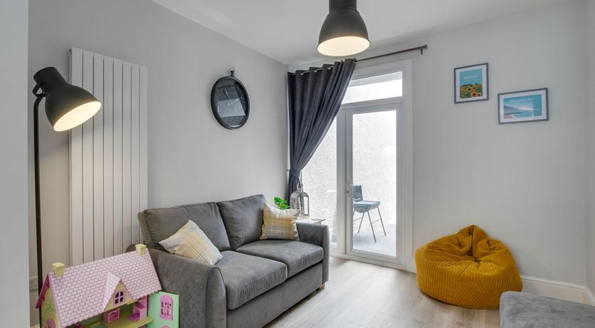 Photo of 4 Bed in Mumbles