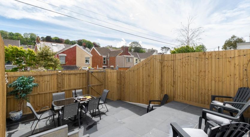 Photo of 4 Bed in Mumbles