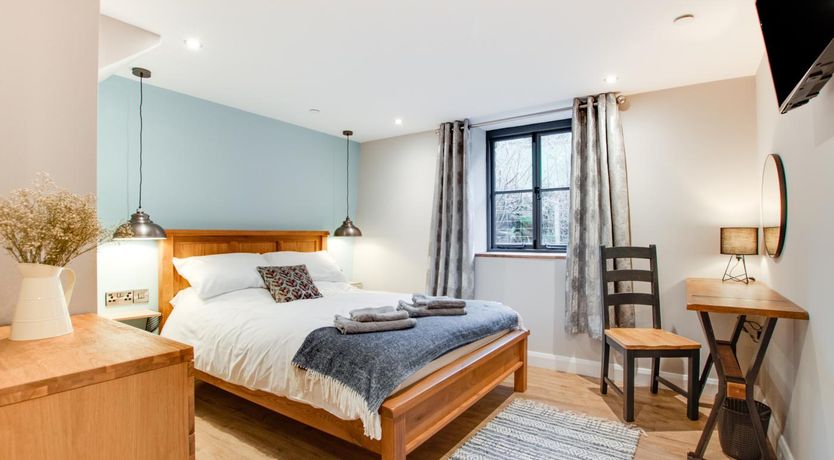 Photo of 4 Bed in Dinas Mawddwy