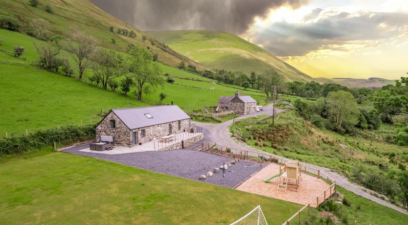 Photo of 4 Bed in Dinas Mawddwy
