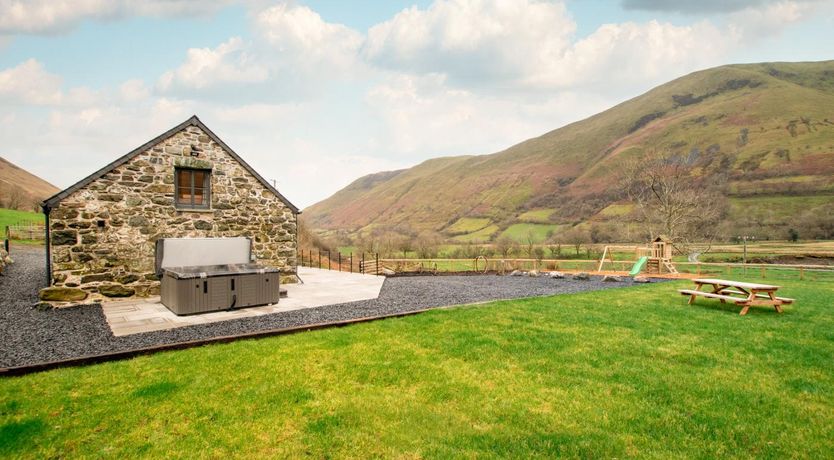 Photo of 4 Bed in Dinas Mawddwy