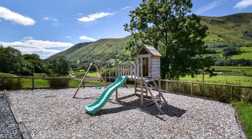 Photo of 4 Bed in Dinas Mawddwy