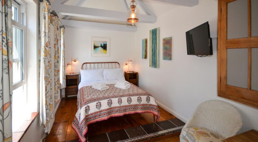 Photo of 5 Bed in St. Ives