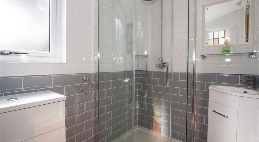 Photo of 5 Bed in St. Ives