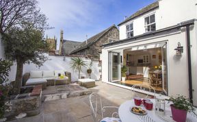 Photo of 5 Bed in St. Ives
