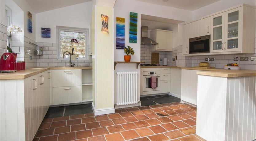 Photo of 5 Bed in St. Ives