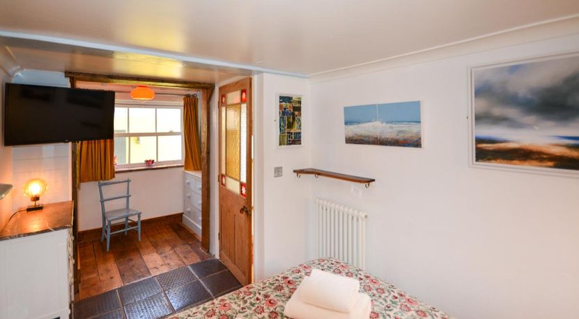 Photo of 5 Bed in St. Ives