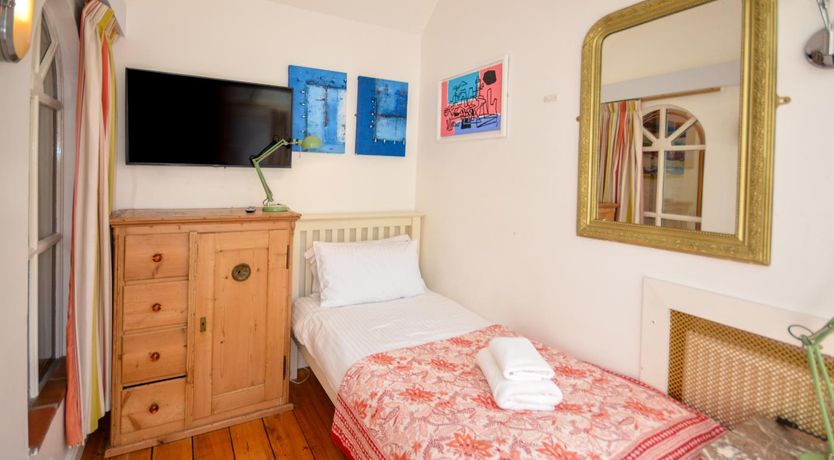 Photo of 5 Bed in St. Ives