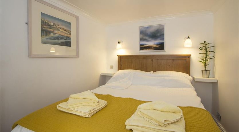 Photo of 5 Bed in St. Ives