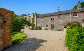Photo of 3 Bed in Holt