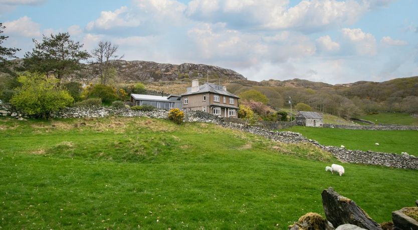 Photo of 4 Bed in Barmouth