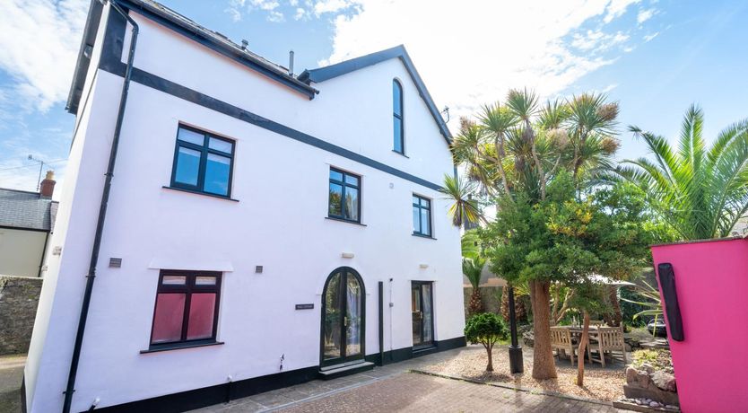 Photo of 6 Bed in Tenby