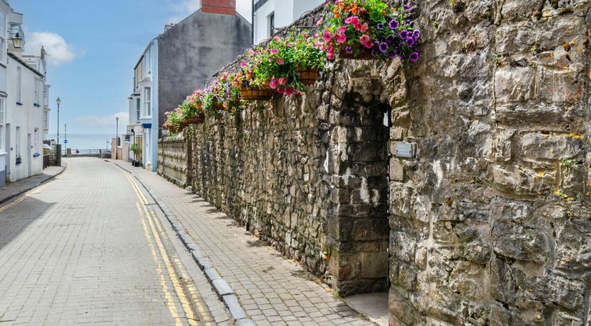 Photo of 6 Bed in Tenby