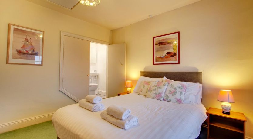 Photo of 2 Bed in Chapel Stile