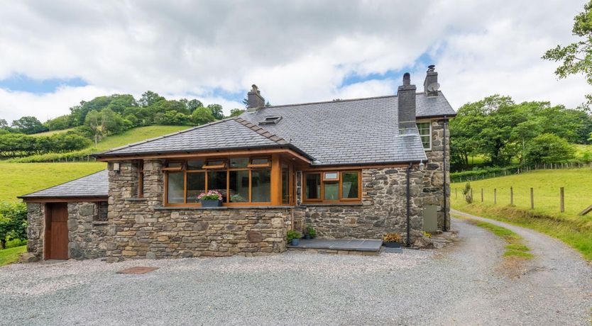 Photo of 2 Bed in Dinas Mawddwy