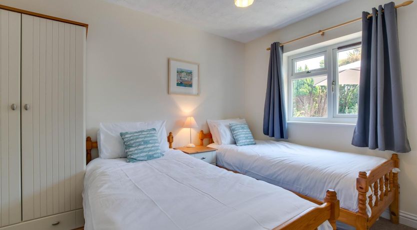 Photo of 3 Bed in St. Merryn
