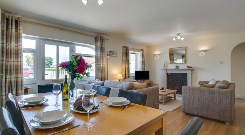 Photo of 3 Bed in St. Merryn
