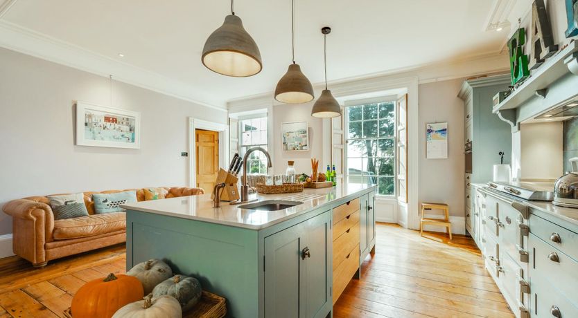 Photo of 5 Bed in Braunton