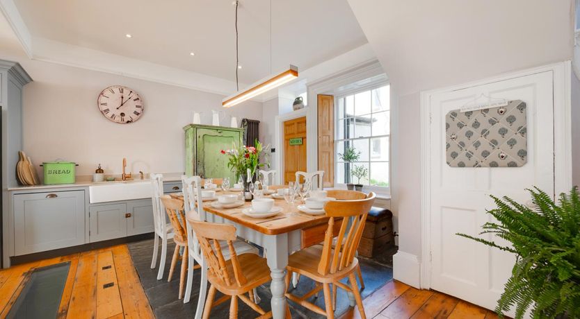 Photo of 5 Bed in Braunton