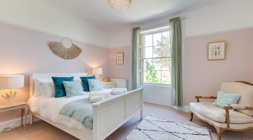 Photo of 5 Bed in Braunton