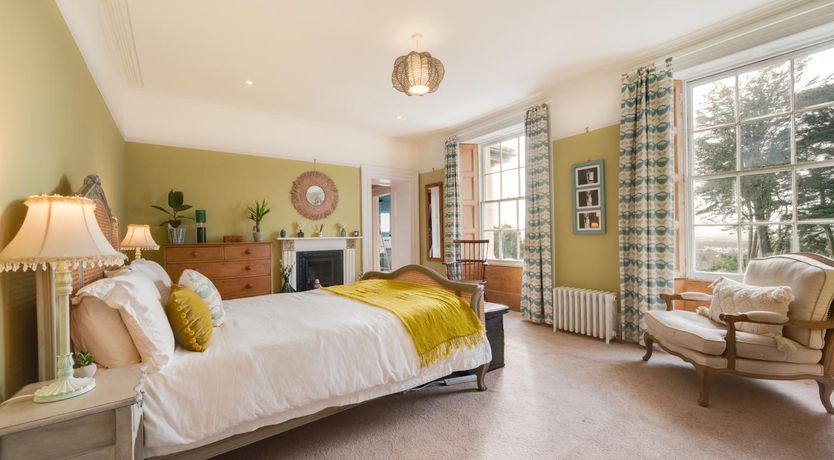 Photo of 5 Bed in Braunton