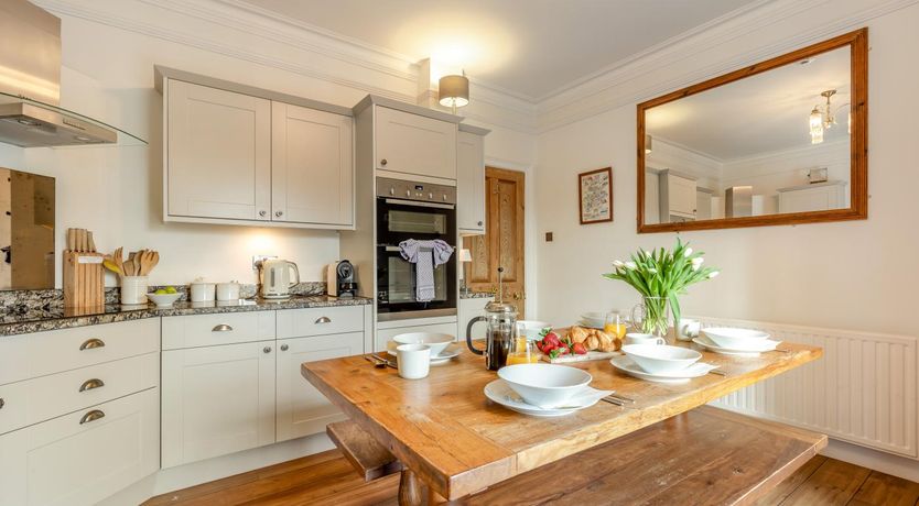 Photo of 4 Bed in Appledore