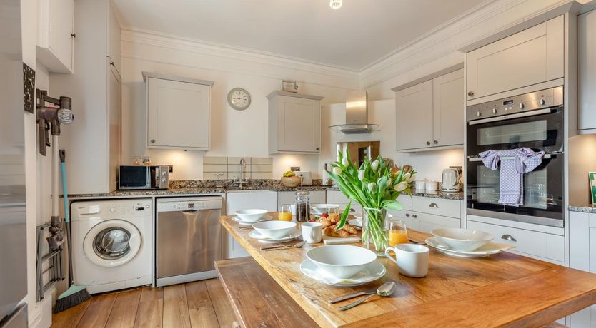 Photo of 4 Bed in Appledore