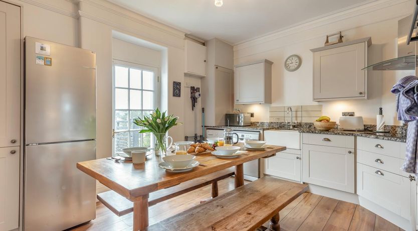 Photo of 4 Bed in Appledore
