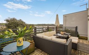 Photo of 4 Bed in Appledore