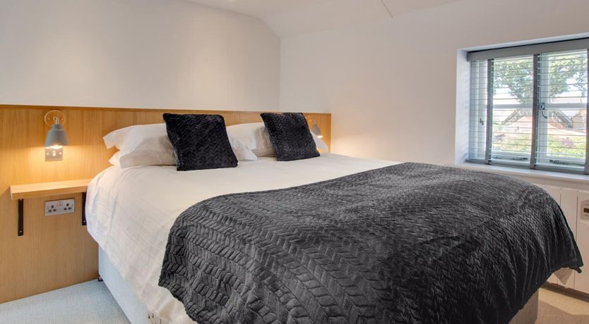 Photo of 1 Bed in Holt