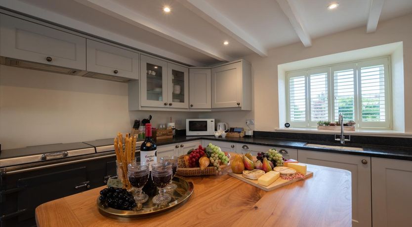 Photo of 4 Bed in West Down