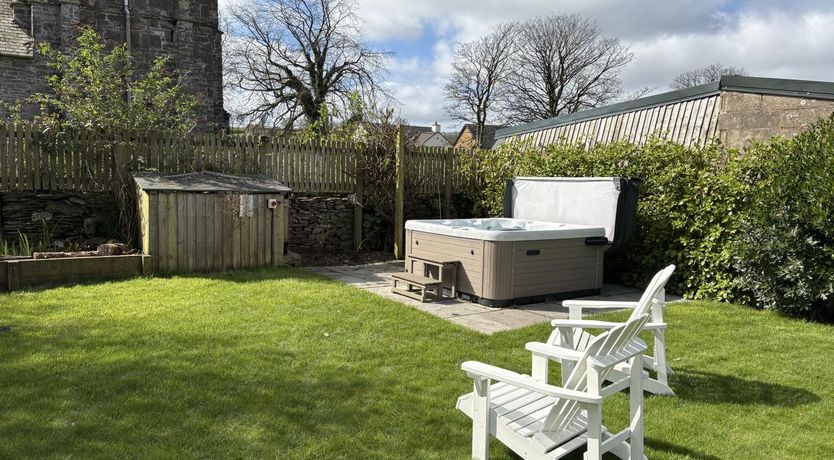 Photo of 4 Bed in West Down